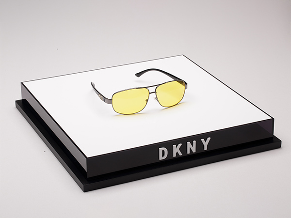 DKNY眼鏡展架